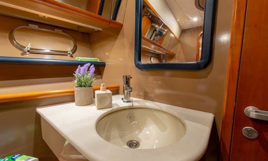 Luxury Ferretti Altura 52s 