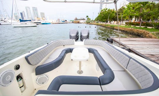 38' Center Console Charter in Cartagena, Colombia