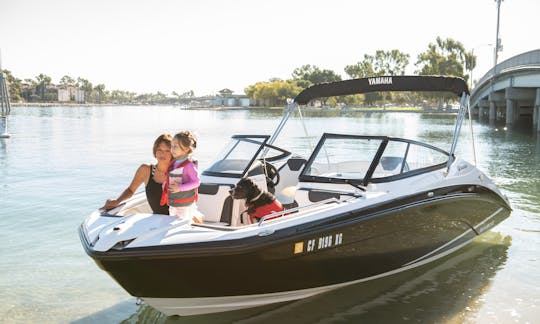 Safe, Reliable, Outdoor, Boating Fun in Long Beach on a 2019 21ft Yamaha