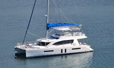 Catamaran à voile pour la location de plongée et de pêche aux Philippines