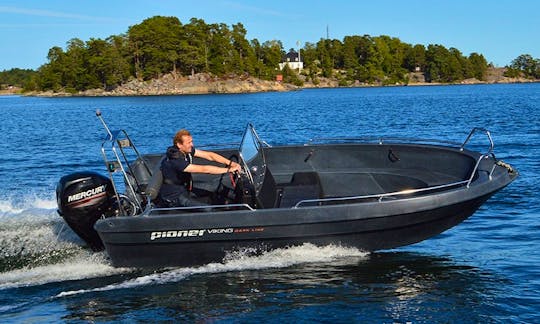 Rent this Pioner Viking Open Motor boat in Faro