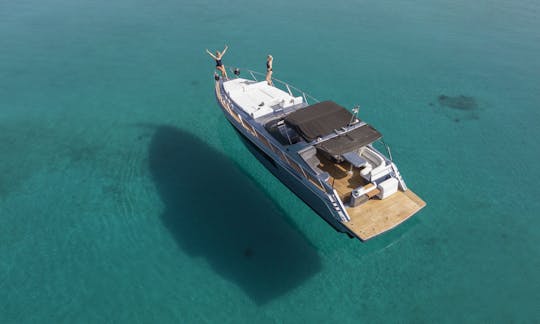 Alquile un yate a motor Cranchi de 44 pies en Mikonos, Grecia