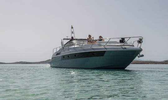 Alquile un yate a motor Cranchi de 44 pies en Mikonos, Grecia