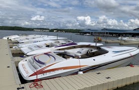 Let's go fast! Beautiful Nordic Heat 28ft Speedboat for rent on Lake Norman