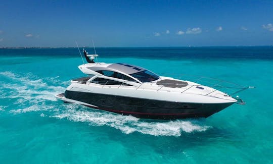 Yate de lujo Sunseeker 62 Predator en Cancún, 4 horas de alquiler