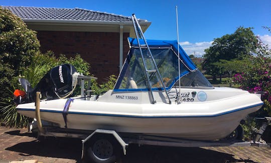 Hire a MAC 420 Sport boat in Auckland, Half Moon Bay