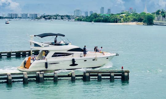 55' Uniessee Flybridge Motor Yacht In Miami, Florida