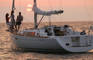Charter this Ultra-Luxury Beneteau 37 Sailboat downtown San Francisco