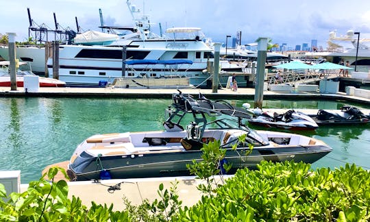 Boat for rent at Haulover Sandbar Miami Beach
