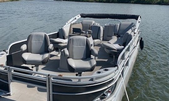 Silverwave 22' Pontoon Rental from Downtown Tampa Area /Sunset & Evening Cruises