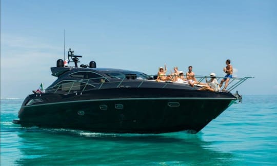 Sunseeker 64 Luxury Yacht in Cancún, 6 hours minimum rental