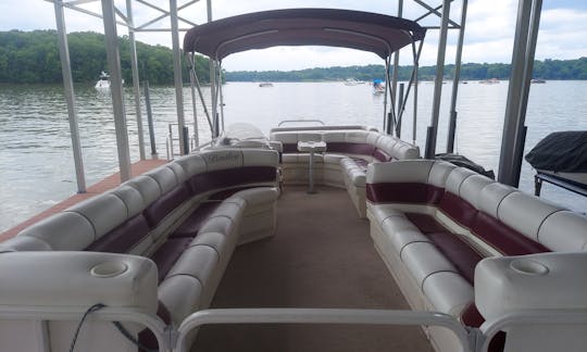 WELCOME TO OLD HICKORY LAKE ONLY 25 MINUTES FROM DOWNTOWN NASHVILLE