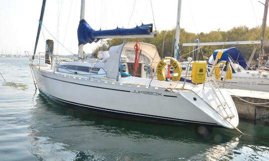 Beneteau First 32 Sailing Boat for Rent in Hamble-le-Rice