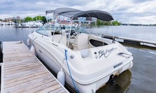 22' Sea Ray Powerboat for 6 people in Washington, District of Columbia