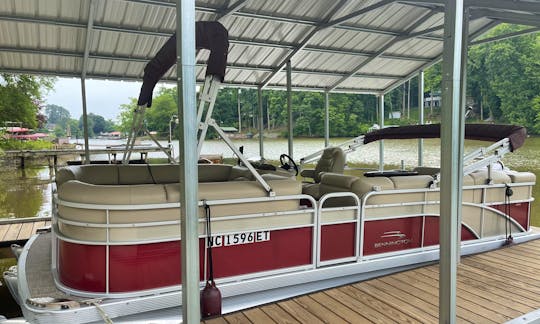 Luxury Bennington Tritoon for Rent with Captain on Lake Norman!