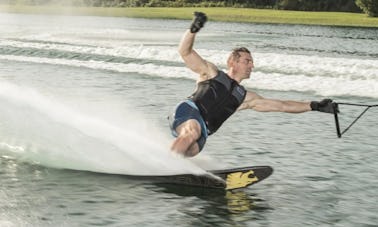 Clase de wakeboard o esquí acuático en Ibiza