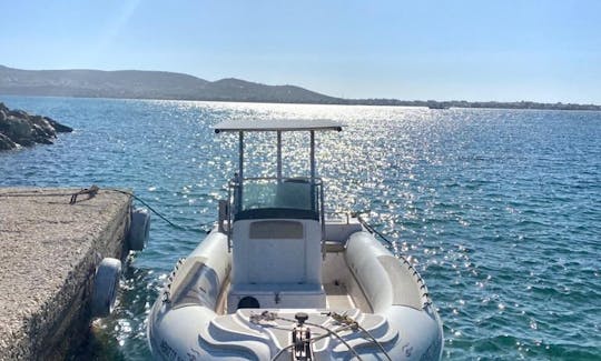 Excursion d'aventure en bateau à moteur RIB ST650 de 22 pieds à Paros