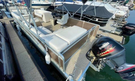 Weeres 240 Cadet Pontoon Boat for Rent in North Carolina