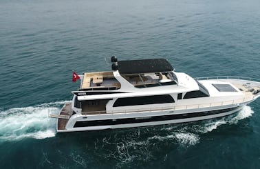 Experience Luxury Yachting in Muğla with 10 people motor yacht!