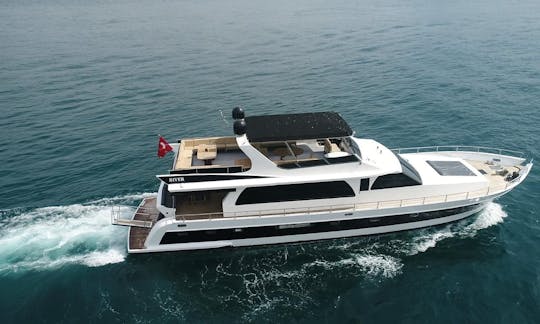 Découvrez le yachting de luxe à Muğla avec un yacht à moteur de 25 personnes !