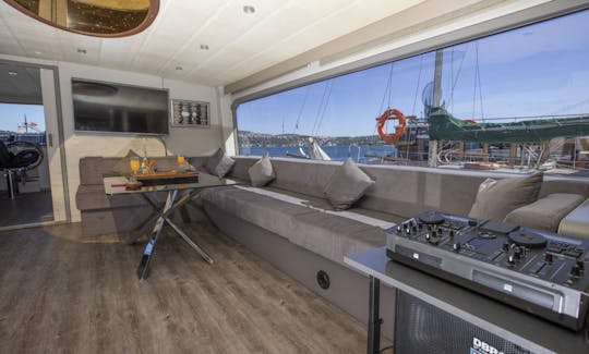 Découvrez le yachting de luxe à Muğla avec un yacht à moteur de 25 personnes !