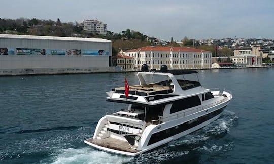 Découvrez le yachting de luxe à Muğla avec un yacht à moteur de 25 personnes !