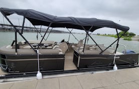 Best pontoon rental on Lake Lewisville! Weekday Specials!