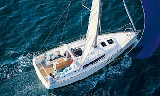 Beneteau Oceanis 35.1 in Long Beach - Luxury Sail Boat for 6 People