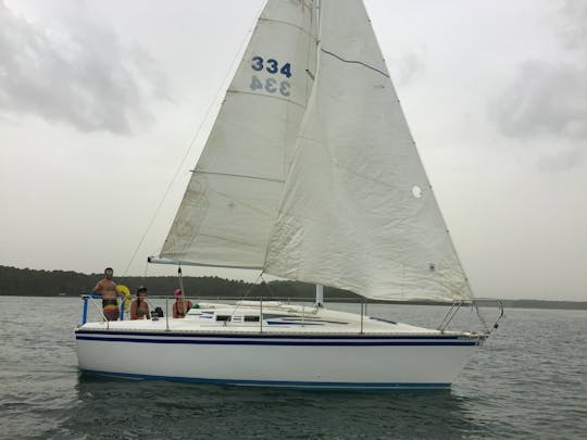 1986 Hunter 25.5 sailboat (with or without captain)