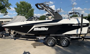 2020 Malibu Wakesetter 21’ Surf/Ski Boat Rental in Lewisville, Texas