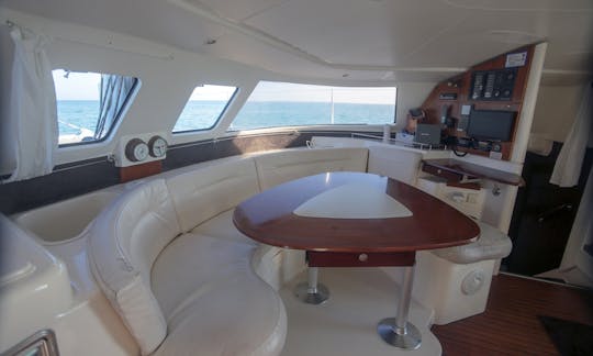 Alquiler privado en catamarán de 40 pies/capacidad para 30 personas