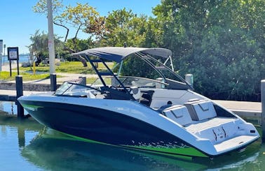 2021 Yamaha 25' Powerboat with extras (up to 8 persons)
