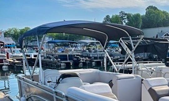 Weeres 240 Cadet Pontoon Boat for Rent in North Carolina