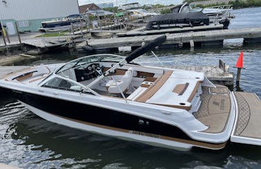 FourWinns Luxury Deck Speed Boat available for Events, Date Nights and Family Outings on the Lake