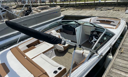 Luxury Deck Speed Boat available for Events, Date Nights and Family Outings on the Lake