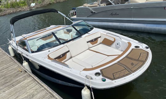 FourWinns Luxury Speed Boat available for Events, Date Nights and Family Outings