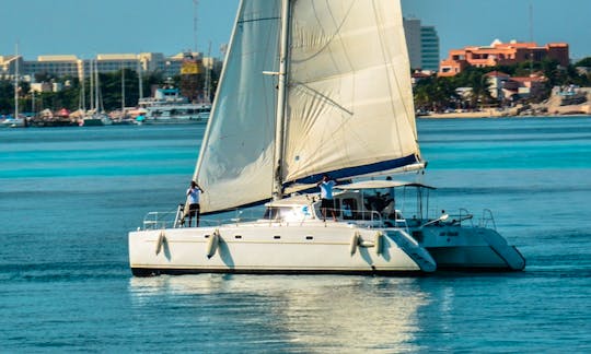 43 ft Cruising Catamaran Charter in Cancún, Quintana Roo