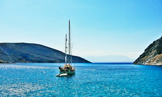SIMERA / Private Full Day Trip to Dia island with Bavaria Caribic 350 sailing boat (35 ft) from Heraklion Port, Crete, Greece