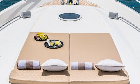 Méga-yacht de luxe Princess 21M (72 pieds) à louer à Mykonos