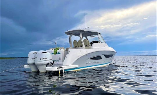 35' Regal Luxury Day Yacht Rental in St. Cloud, Florida