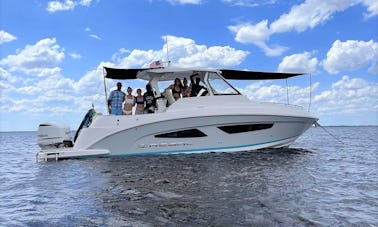 35' Regal Luxury Day Yacht Rental in St. Cloud, Florida