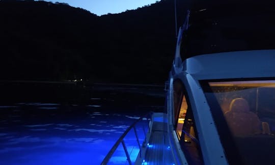 62ft Água-Marinha Schaefer Power Mega Yacht Rental in Angra dos Reis, Brazil