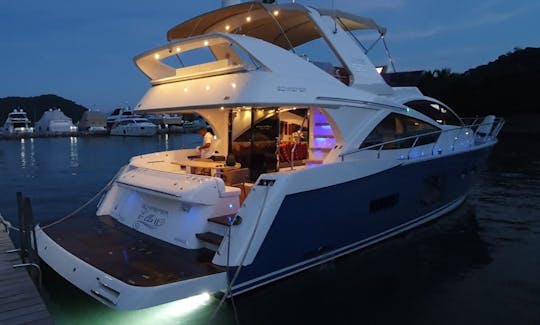 62ft Água-Marinha Schaefer Power Mega Yacht Rental in Angra dos Reis, Brazil