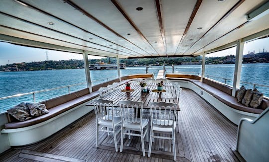 Aluguel de barcos a motor personalizados em 2011 em Istambul