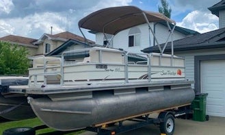 Awesome Suntracker 20ft Party Barge Pontoon Boat Rental in Edmonton