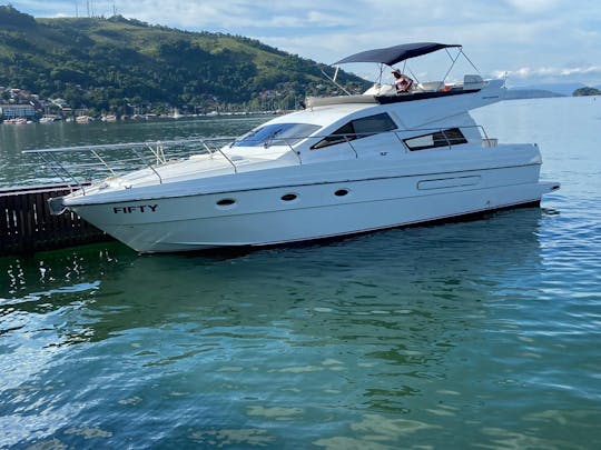 Intermarine 440 à Angra dos Reis