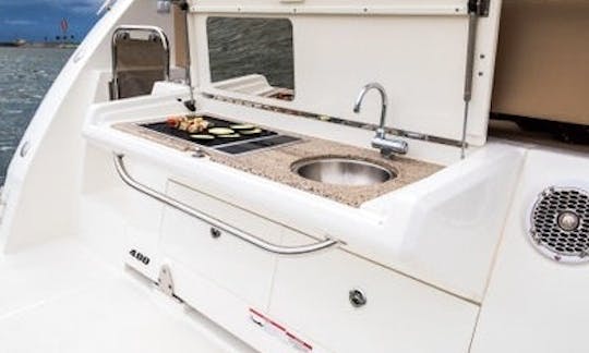 2019 Sea Ray Flybridge 45' Yacht Charter for 12 People in Long Branch, NJ