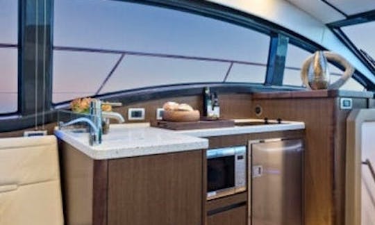 2019 Sea Ray Flybridge 45' Yacht Charter for 12 People in Long Branch, NJ