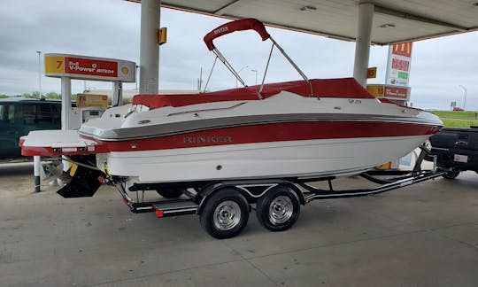 El Rinker QX23 Bowrider capitaneó un chárter en el lago de los Ozarks en 2017