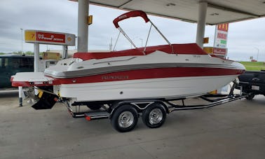 El Rinker QX23 Bowrider capitaneó un chárter en el lago de los Ozarks en 2017